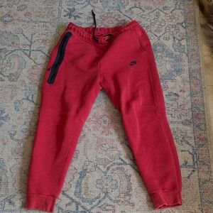 Nike men’s tech fleece with Black Accents